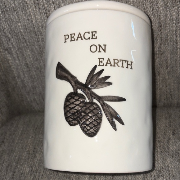 Magenta Other - Magenta Peace On Earth canister